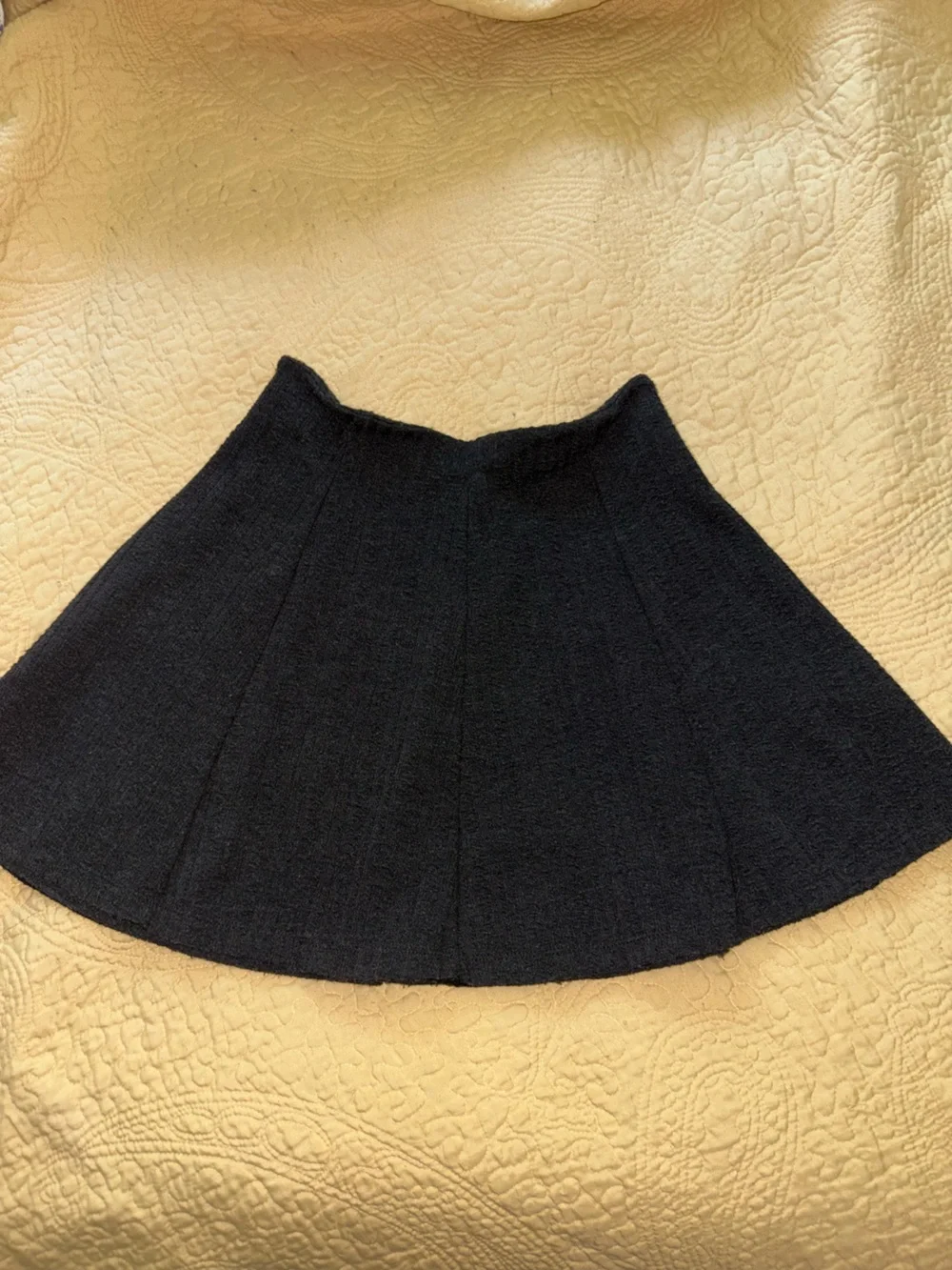 Zara girls black preppy pleated skirt in a preteen-size 13/14